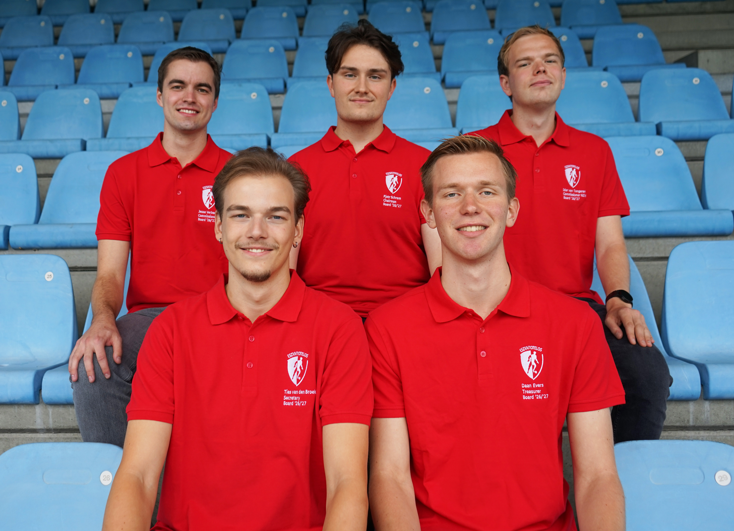 Maak kennis met het 48e bestuur van E.S.Z.V.V. Totelos! ❤️🤍